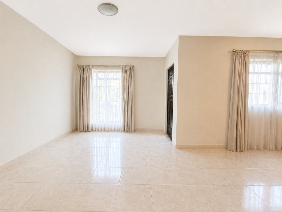 3 Bedroom Property for Sale in Wynberg Upper Western Cape